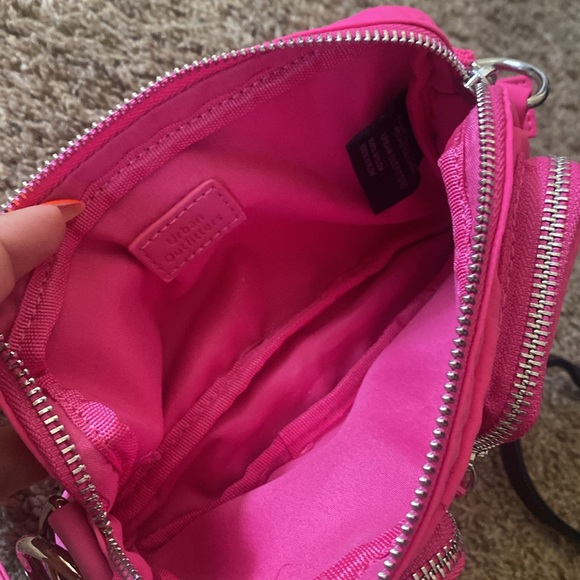 UO | Shoulder Strap Hot Pink Purse - Picture 5 of 8